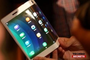 Samsung’s Foldable Smartphone To Launch in 2019 And It Could Be Priced Over $2500