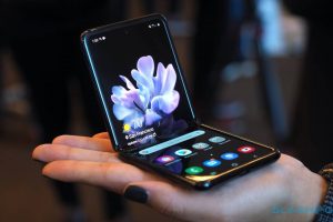 Samsung Revealed Galaxy Z Flip: Its Second Foldable Smartphone